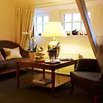 & Hotell