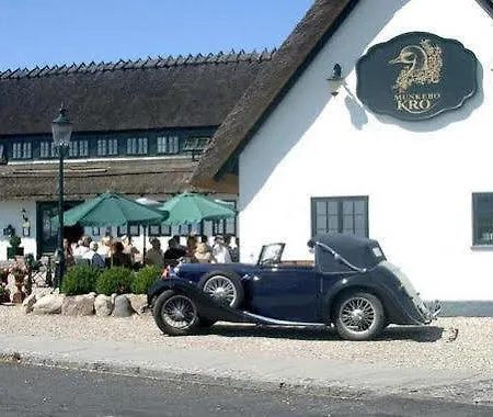 & Szálloda 3*