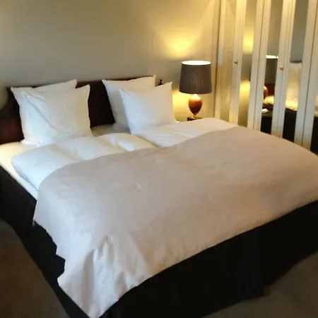 Hotel &